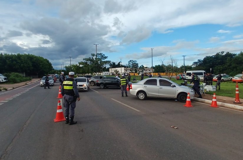 Operação Lei Seca em Várzea Grande termina com três presos por embriaguez e 38 veículos removidos