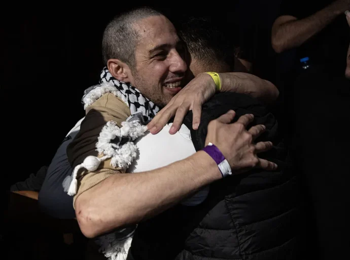 Veja imagens dos prisioneiros palestinos soltos por Israel