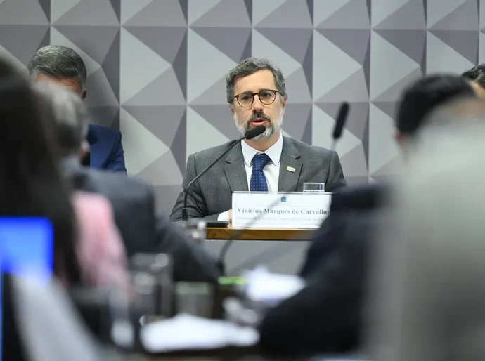 Ministro diz que em prol de sigilo não alertou governo sobre fraude no INSS