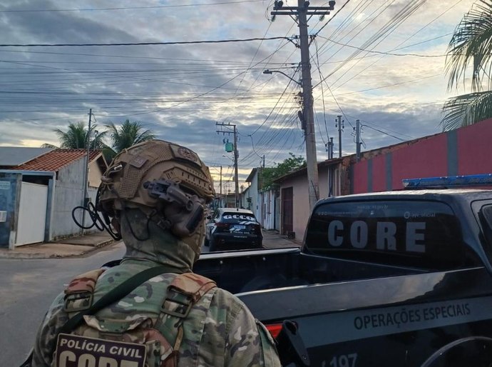 Veja Fotos: Sobrinho de “Dandão” e mais três são presos em operação contra núcleo financeiro de facção em Cuiabá