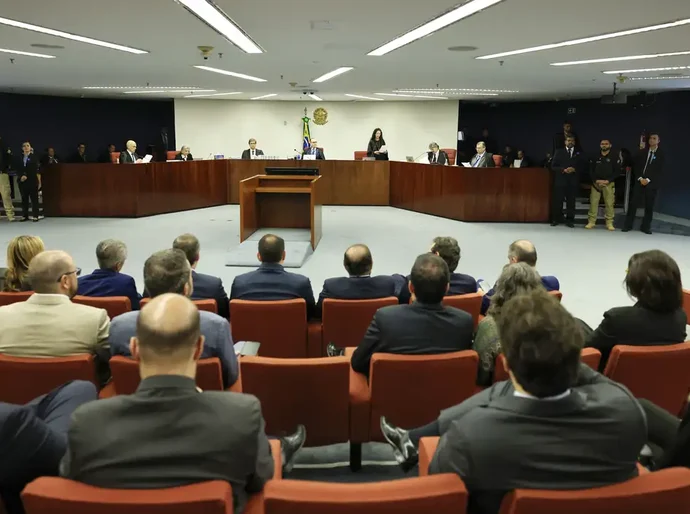 STF terá sessões extras para julgamento de Bolsonaro