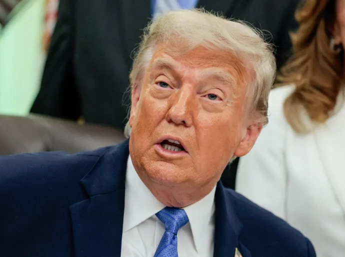 Trump acusa Irã de violar cessar-fogo e diz que EUA abateram drones