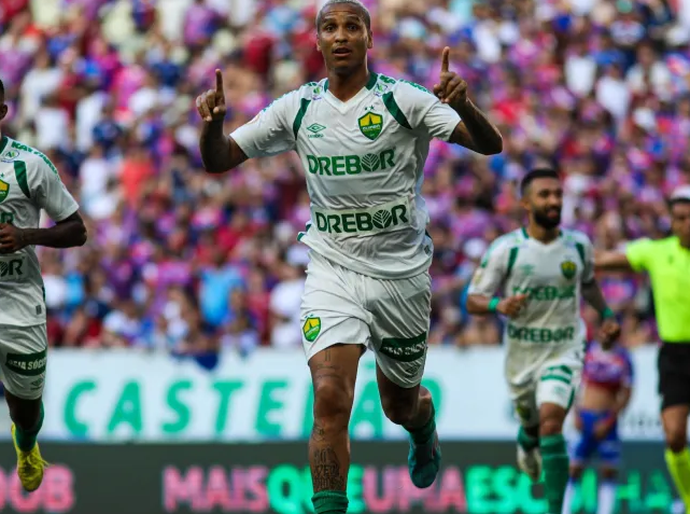 Deyverson marca contra o Fortaleza e confirma fama de visitante indigesto do Cuiabá