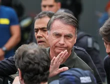 Moraes nega pedido da defesa e mantém prisão domiciliar de Bolsonaro