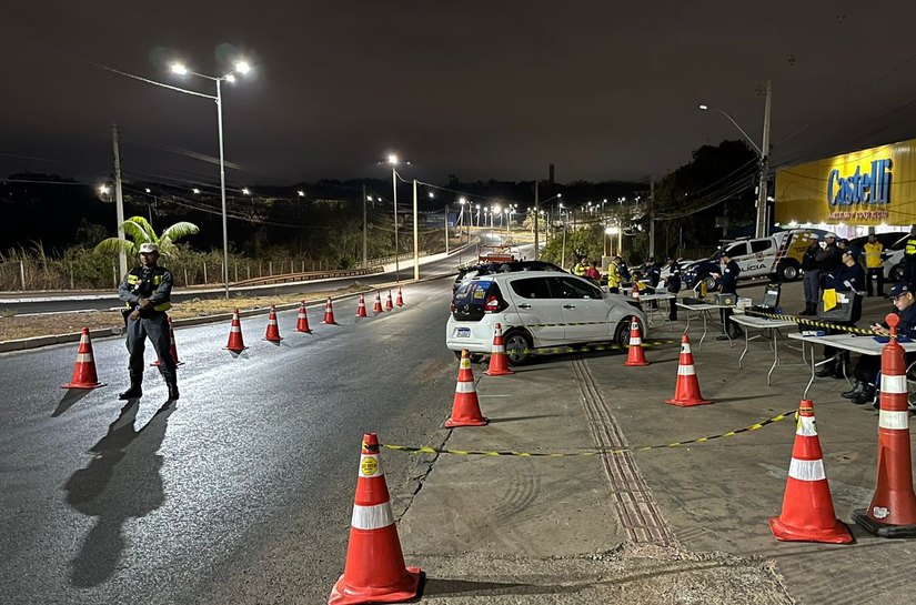 Fiscalização prende 11 motoristas embriagados na madrugada deste domingo,25