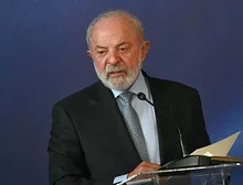 As conversas de Jeffrey Epstein e Noam Chomsky sobre Lula: 'Prisioneiro político mais importante do mundo'