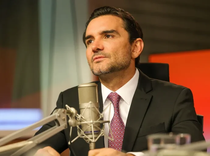 Sabino resiste no cargo e União Brasil abre processo de expulsão