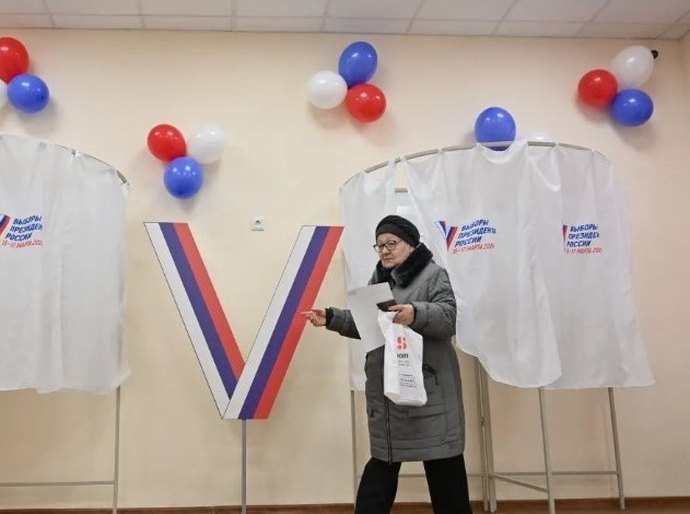 Último dia de eleições na Rússia é marcado por protesto da oposição e ataques de drones