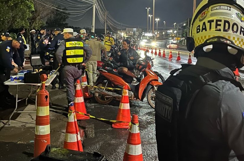 Operação Lei Seca multa 47 motociclistas e remove 27 motos em Cuiabá