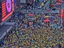 Às vésperas da estreia, brasileiros invadem a Times Square