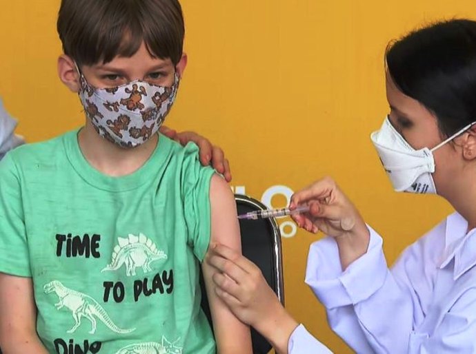 Prefeitura de São Paulo aumenta intervalo entre doses da Coronavac para crianças