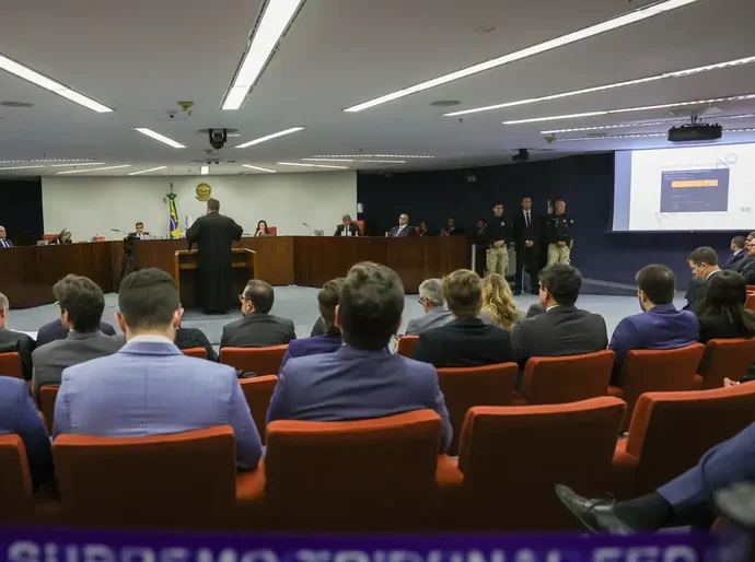 STF retoma nesta terça julgamento de Bolsonaro e mais sete réus