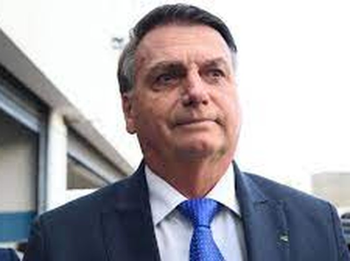 TCU identifica 128 presentes incorporados indevidamente ao acervo privado de Bolsonaro