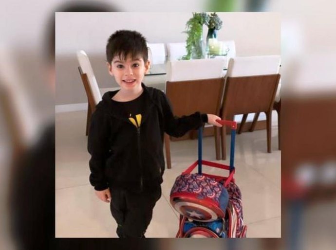 Mensagens mostram que babá avisou mãe sobre marcas de violência no menino Henry