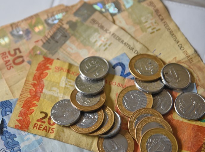 Com aumento de impostos, carga tributária bate recorde histórico em 2024 e alcança maior nível em mais de duas décadas