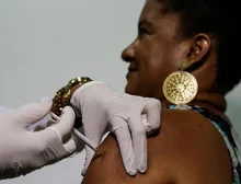 'Vacina do Butantan contra dengue seria aprovada em qualquer lugar do mundo', diz ex-diretor da Anvisa
