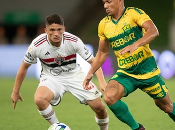Cuiabá bate São Paulo em jogo com pênaltis marcados após intervenção do VAR