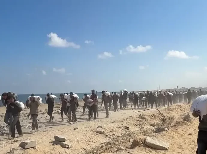 Tiros de Israel matam mais de 70 que buscavam ajuda em Gaza, diz autoridade