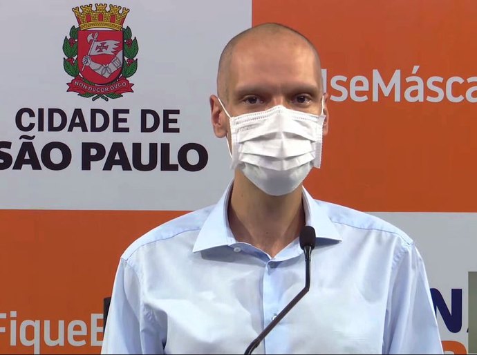 Por sangramento no estômago, Covas é intubado após ser transferido para UTI