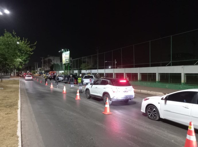 Operação Lei Seca termina com dez motoristas presos por embriaguez na madrugada de sábado, 28