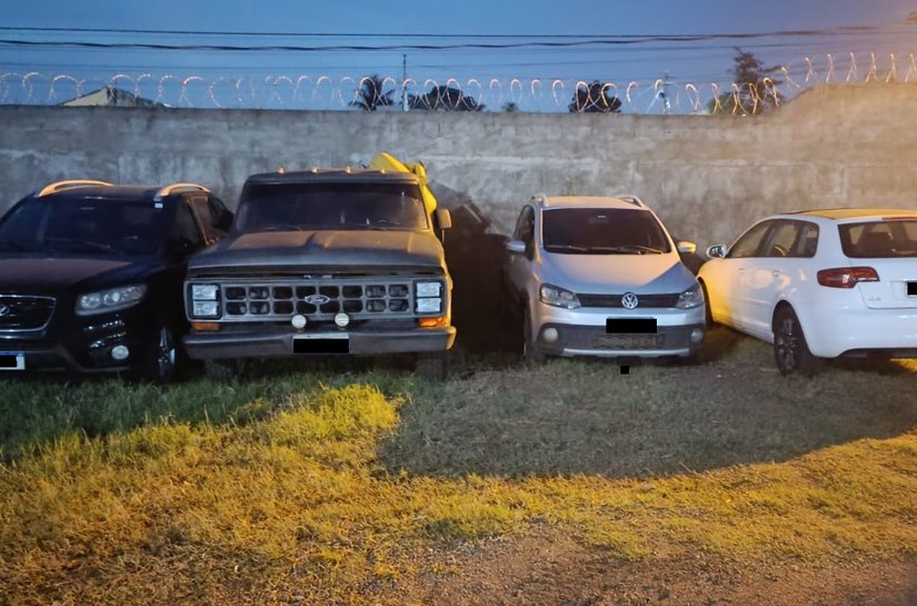 PM recupera quatro veículos em casa abandonada e prende suspeito por estelionato