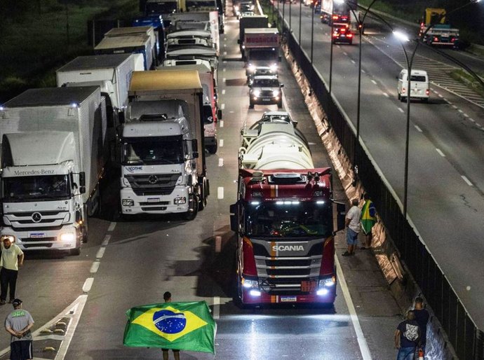 Todas rodovias federais do país estão livres de bloqueios, diz PRF