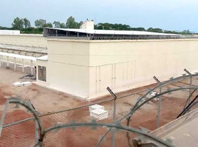 Operação mira policiais penais suspeitos de facilitar entrada de celulares em presídio de MT