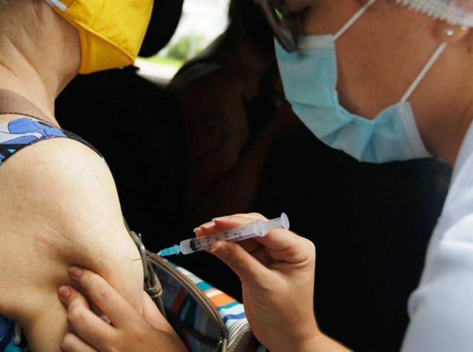 Covid-19: governo compra 100 milhões de doses da vacina da Pfizer