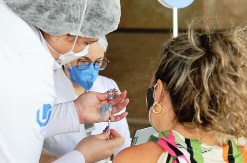 Com média móvel de mortes em queda, Brasil registra 684 óbitos em 24 horas