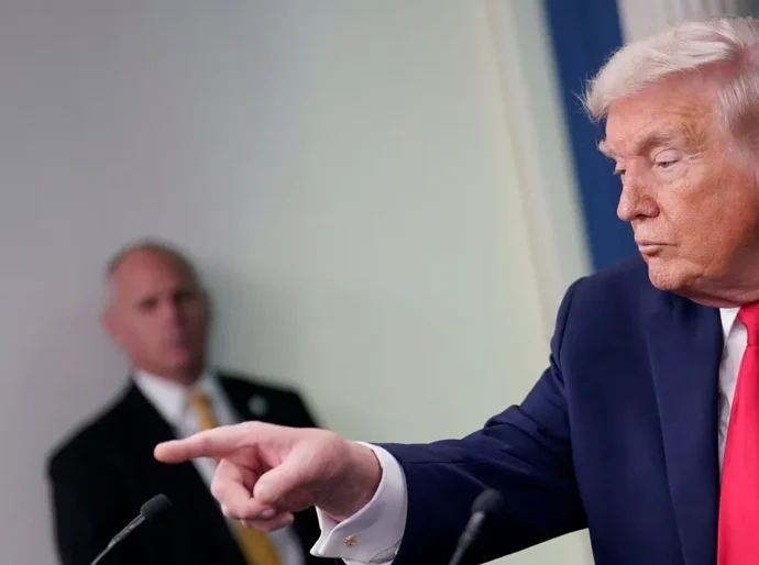 Hegseth diz que forças dos EUA estão prontas para ordem de Trump sobre Irã