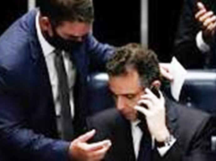 Bolsonaro ligou para parabenizar Rodrigo Pacheco após vitória no Senado