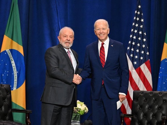 Em encontro com Biden, Lula diz que EUA e Brasil devem se tratar como “amigos com objetivo em comum”