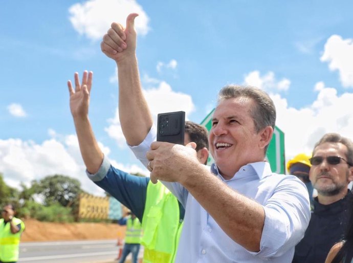 Mendes entrega primeiros 15 km da BR-163 e afirma que obras vão