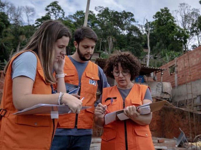 O que são os 'caçadores de risco' e como eles trabalham nos morros de SP