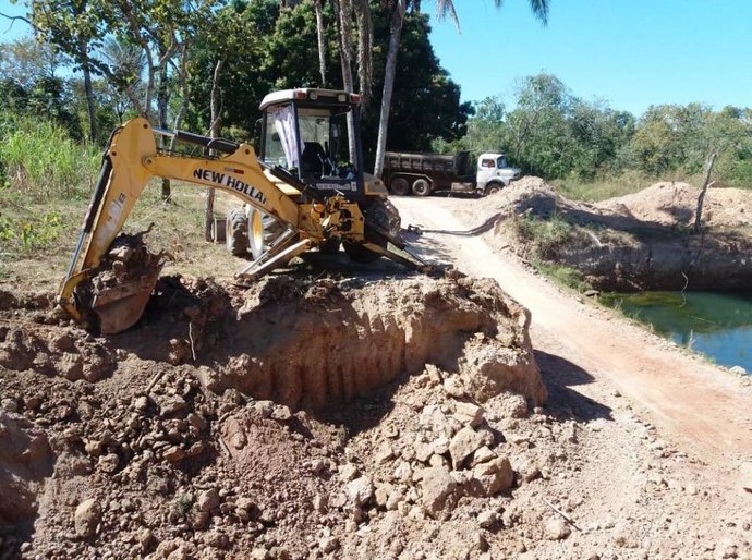 PM flagra extração ilegal de recursos minerais em Santo Antônio de Leverger; maquinário apreendido