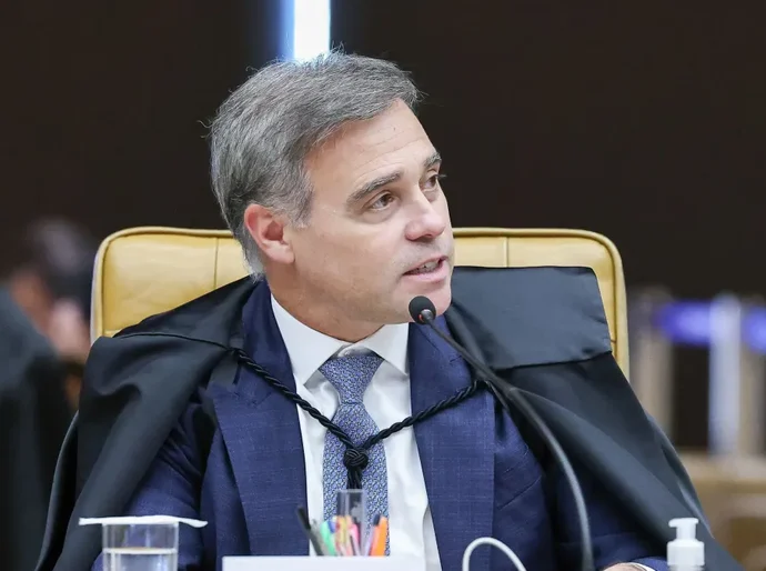 Mendonça abrirá procedimento para apurar troca na PF no caso Lulinha