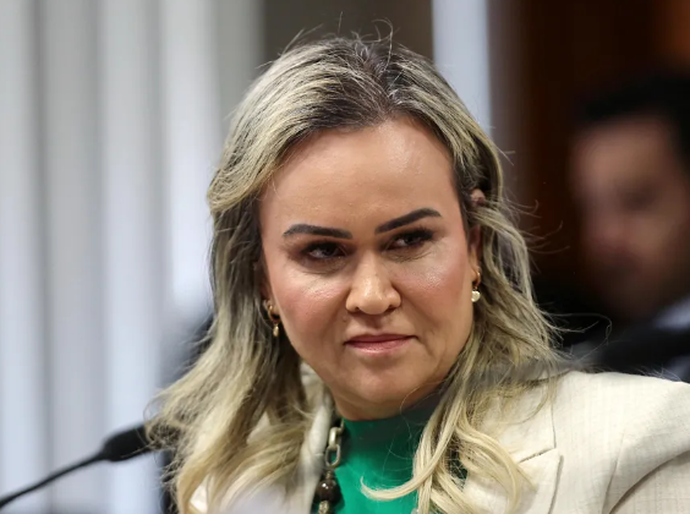 Daniela Carneiro se reúne com Lula, e permanece no cargo, diz Planalto
