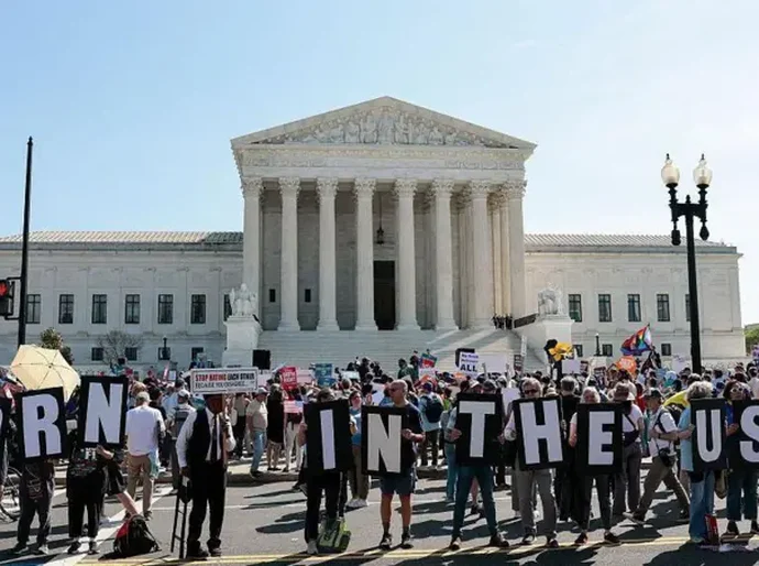 Trump perde batalha na Suprema Corte para acabar com cidadania americana a filhos de imigrantes